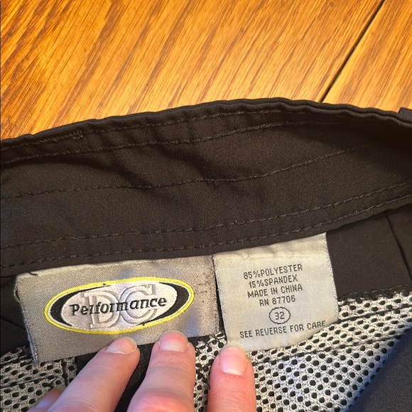 Men's Black and Beige Golf Shorts - Picture 4 of 4